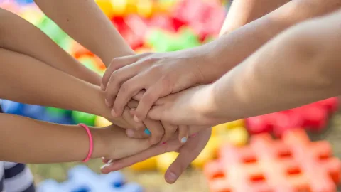 Desafíos y Derechos en la Inclusión de Personas Autistas: Un Enfoque de Neurodiversidad