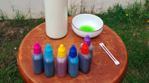 Aprendiendo con Nicolas – Experimento con Leche, Colorante y Jabón